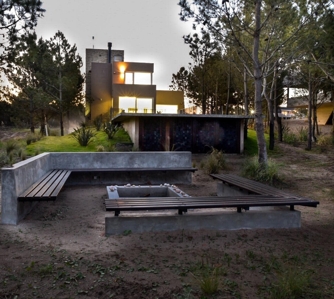 Diseño de espacio de fogón y asador. Costa Esmeralda (2018).