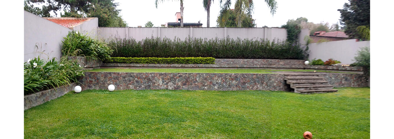 Después. Escalonado de pendiente. Jardin Los Naranjos. (Los Perales 2019)